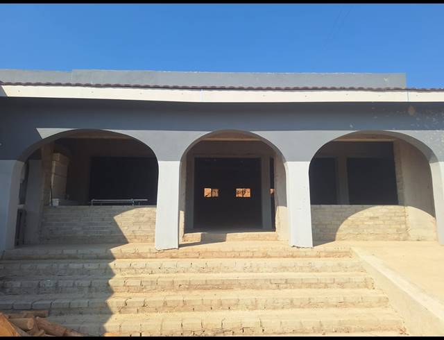 100M² RETAIL TO LET IN ROCKY DRIFT